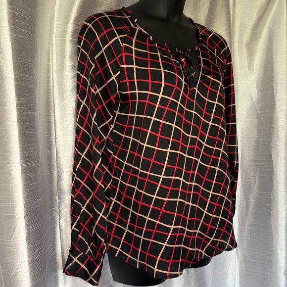 Sanctuary Women’s Large Black Red Pink Keyhole Tie Neck Long Sleeve Blouse - Picture 3 of 9